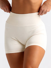 WS24 Core Scrunch Shorts#colour_vanilla