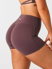 Base 4" Scrunch Shorts#colour_chestnut